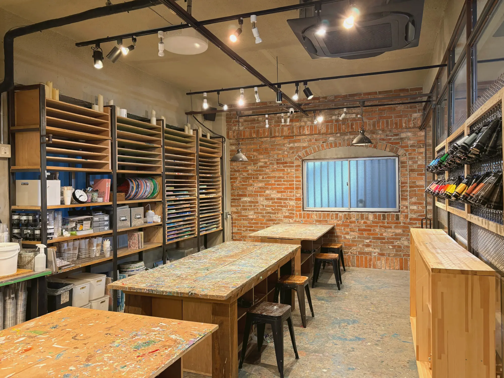 CREA BASE 押上(スカイツリー前)店 内観